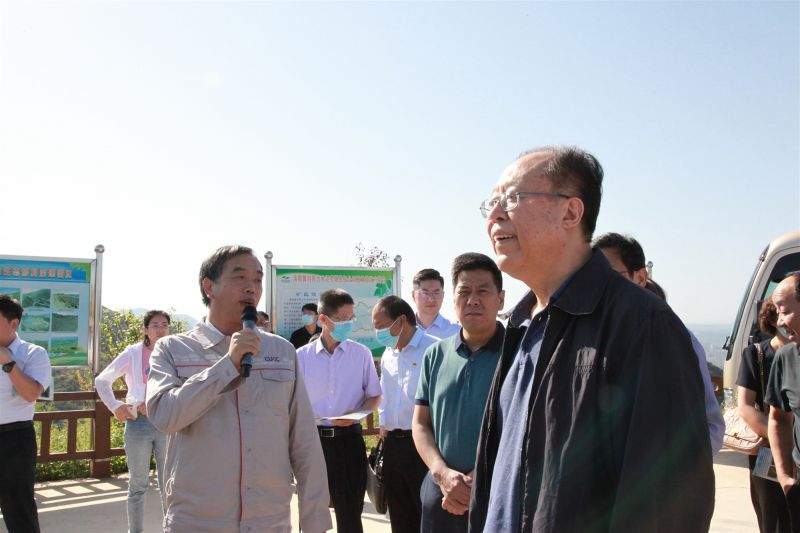 
				   
					河南省人大常委會(huì)黨組副書記、副主任馬懿一行到洛陽(yáng)黃河同力調(diào)研
				 